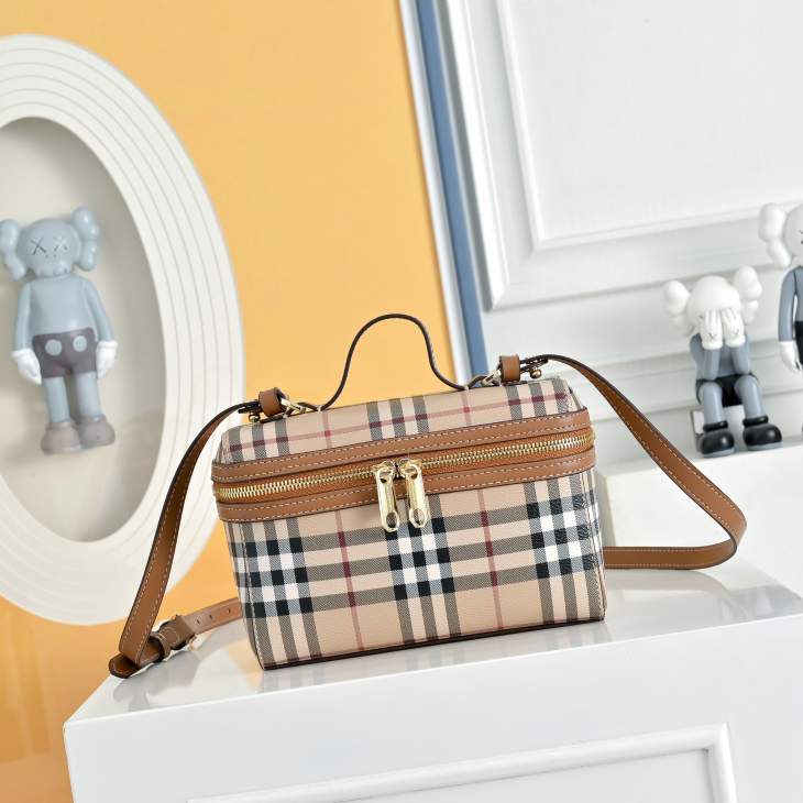 Picture of Burberry Handbags _SKUfw236853037fw